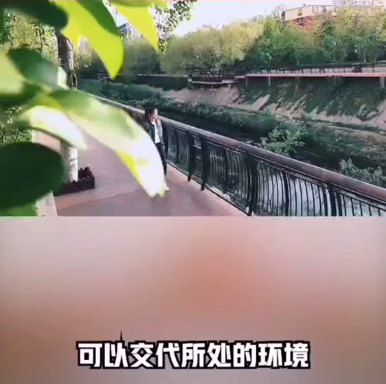 提升短视频作品质量,镜头与构图的运用-seo教程,高角度俯拍可以交代所处的环境,提升短视频作品质量,镜头与构图的运用,第23张